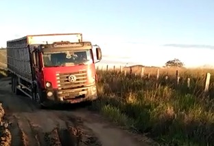 Abandono de estradas nas zonas rurais prejudica pecuaristas da Bahia