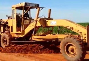 Pecuaristas da região do Xingu, no MT, se unem para reformar estradas de terra