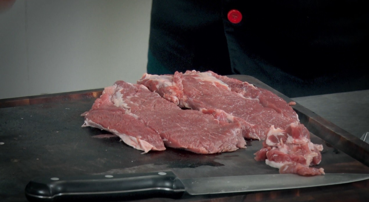 Detalhe dos bifes feitos a partir do corte Butcher Steak que é exclusivo da Swift. Foto: Giro do Boi