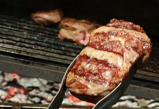 Qualidade é decisiva para carne brasileira valer até metade de concorrentes, diz veterinário