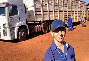 Paixão por caminhões ajudou jovem a superar infância pobre e desenvolver carreira