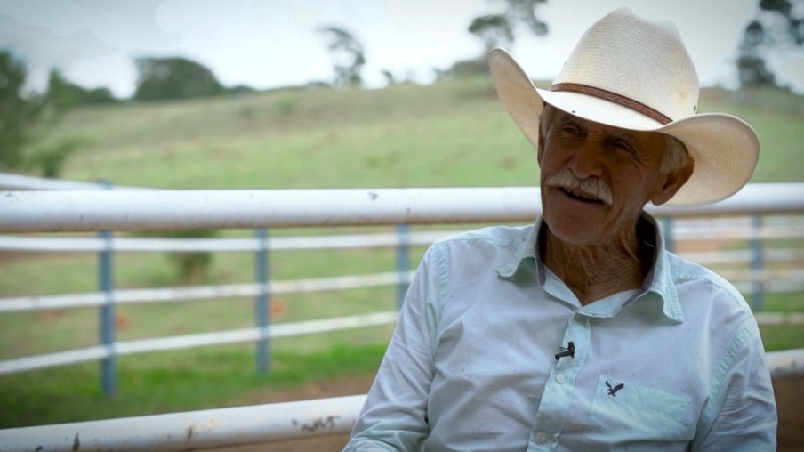 Os causos e a história de um boiadeiro goiano com mais de 60 anos de lida