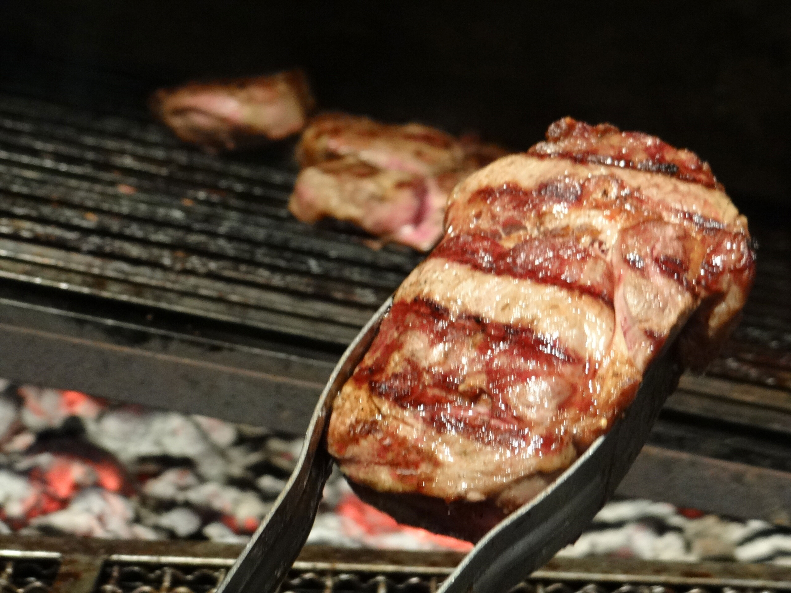 Chef Ivan Achcar traz dicas para comemorar o Dia do Churrasqueiro