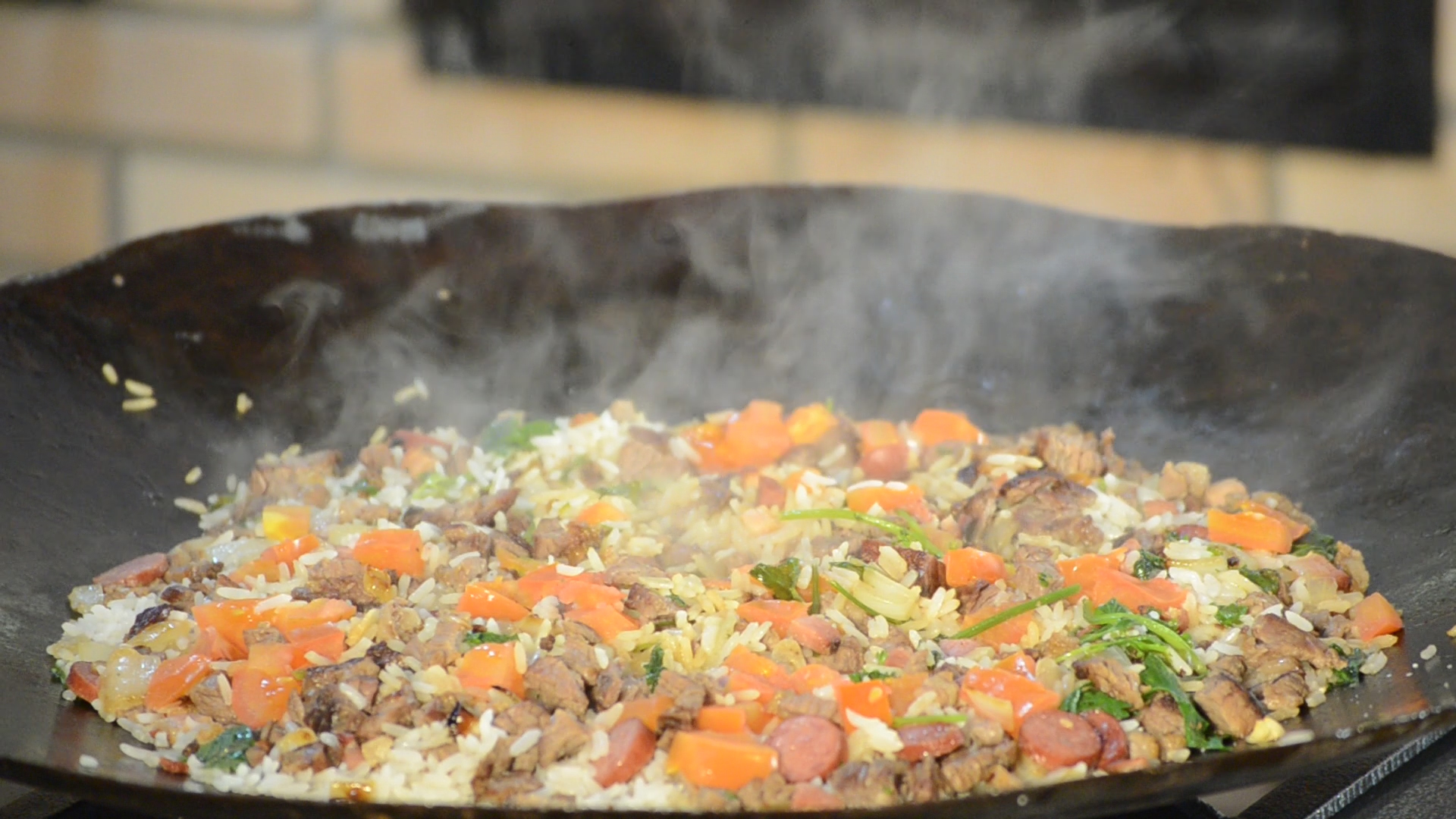 Reutilize as sobras do churrasco fazendo um bom arroz carreteiro