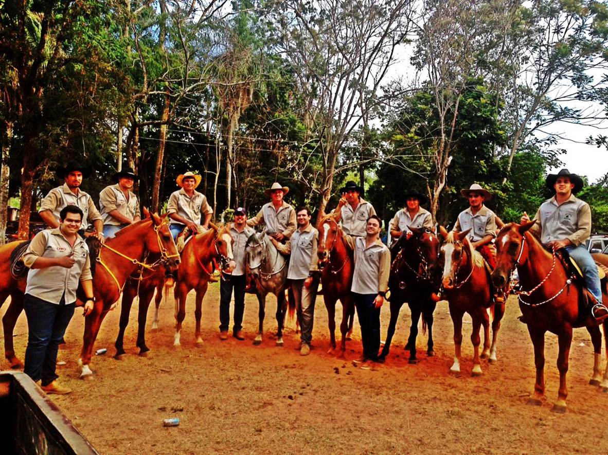 Veja curiosidades da festa do Clube do Laço de Horqueta, no Paraguai