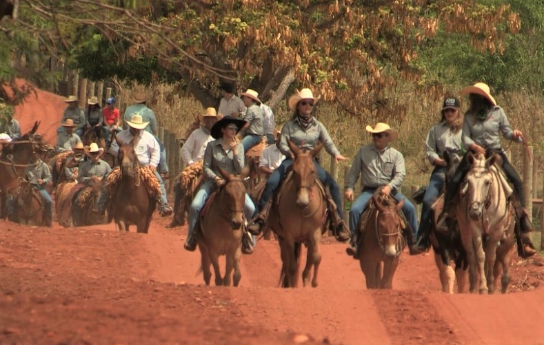 Confinadores participam de cavalgada para celebrar o Dia de N. Sra. Aparecida em SP