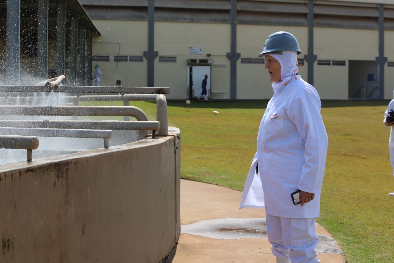 Em passagem pelo Brasil, Temple Grandin visita indústria em Campo Grande-MS