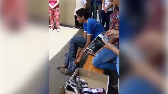 Jovem realiza sonho de ter botina