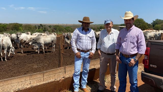 Visita feita ao pecuarista Alemar Roge Salomão (ao centro), titular da fazenda Lageado, no município de Campo Florido (MG). Foto: Divulgação