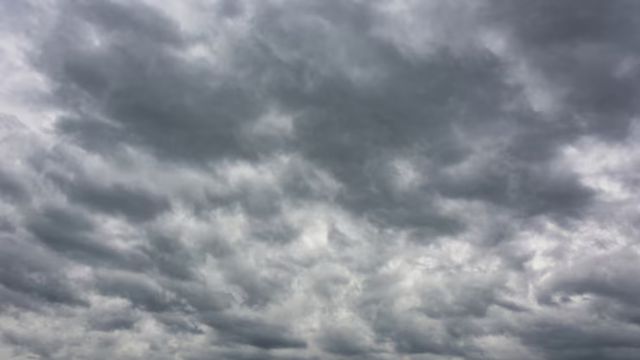 Nuvens carregadas se concentram em áreas de pasto no País. Saiba onde mais chove