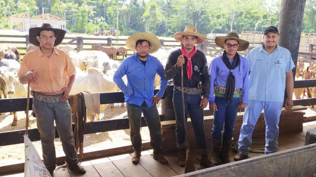 Equipe da fazenda Oriente. Foto: Matheus Roz