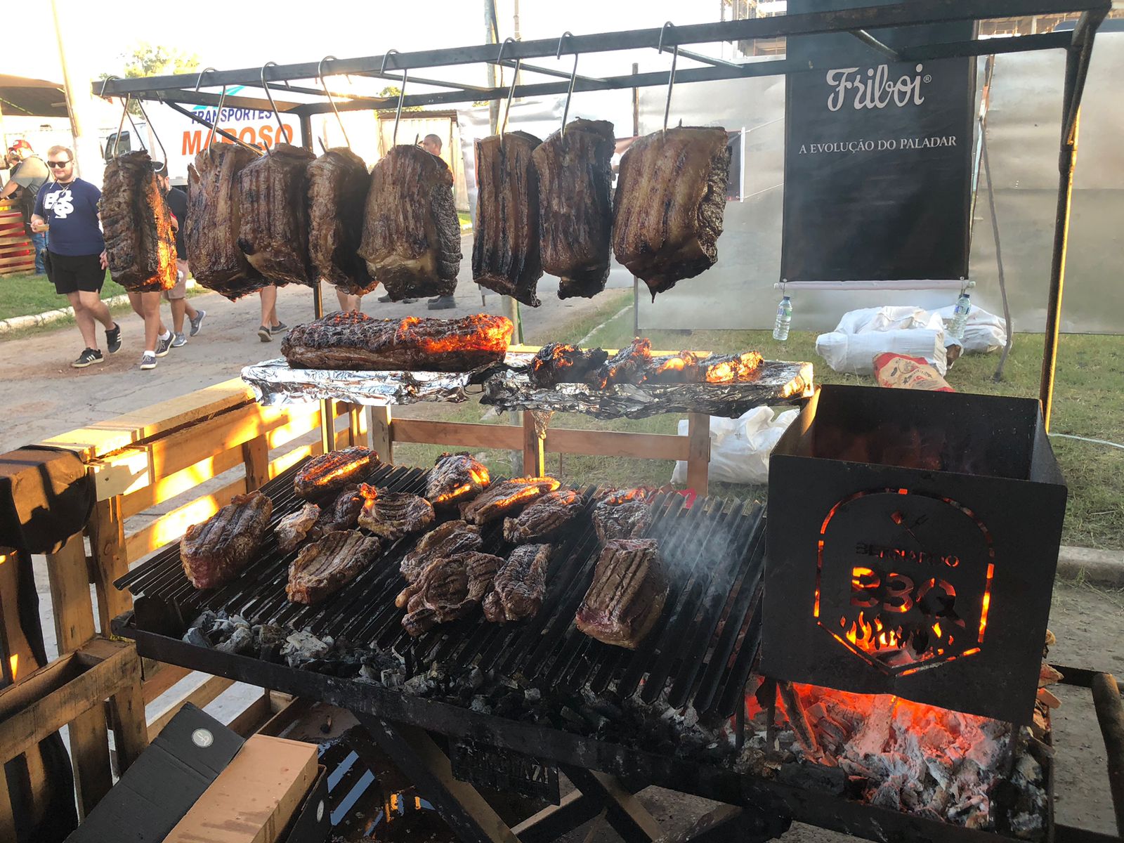 Festival Braseiro reúne 6 mil pessoas com churrasco de 8 toneladas de carne