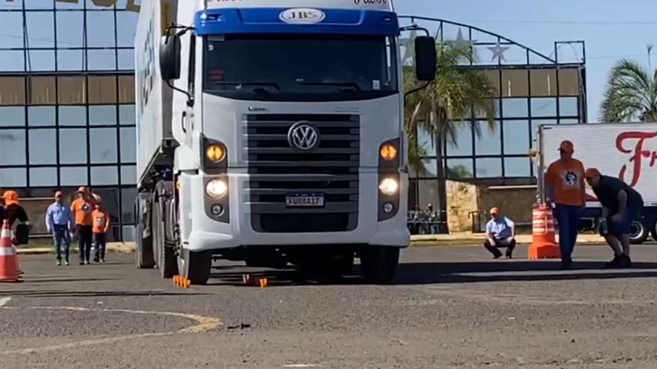 Visitas, treinamentos e muitas bonificações: saiba como a JBS valoriza seu time de motoristas