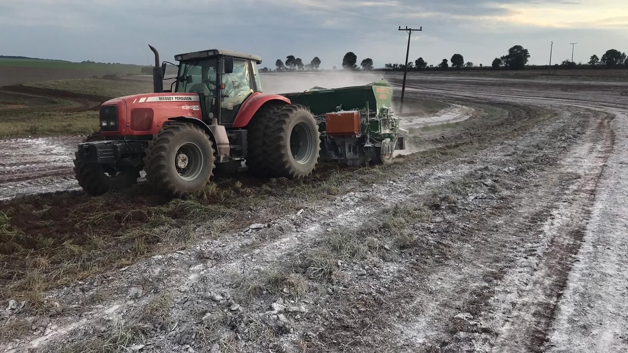 Calcário não é adubo! Saiba a importância dele para o solo da fazenda